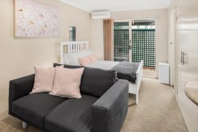 Comfy Studio with Parking near Gabba & Restaurants, Brisbane